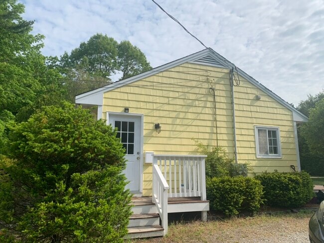 Building Photo - 33 Hartwell Ave