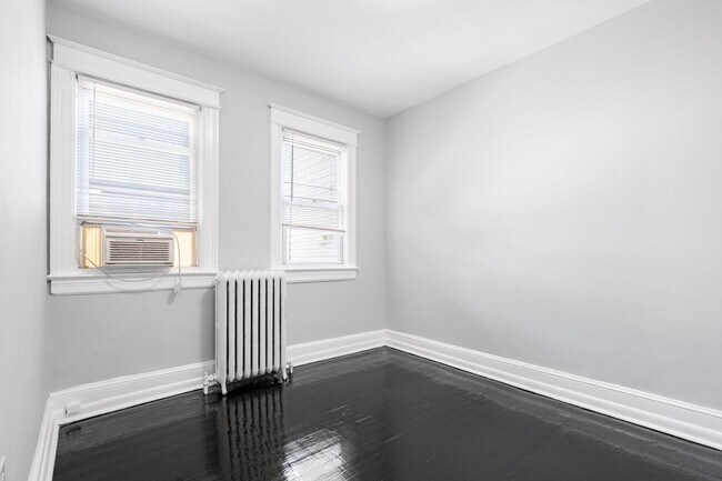 Foto del edificio - Spacious 3 BR/1 BA Apartment in Columbia H...