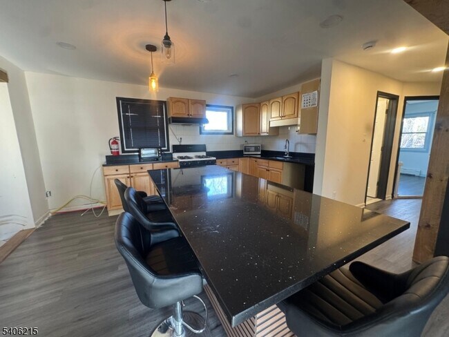 Building Photo - 2505 Girard Pl