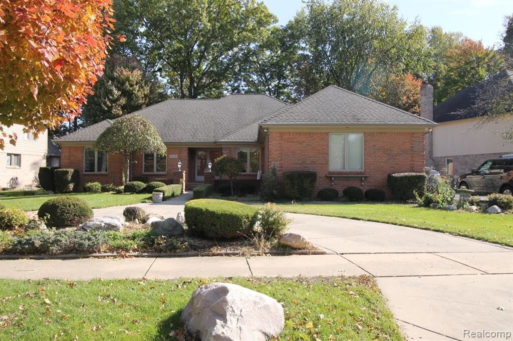 Primary Photo - 52396 Royal Forest Dr