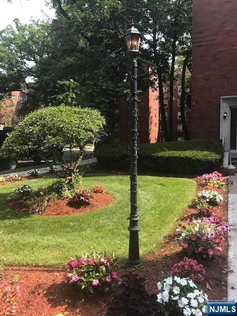 Foto del edificio - 2330 Linwood Ave