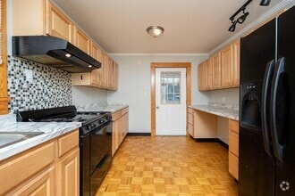 Building Photo - 614 Hoosick St