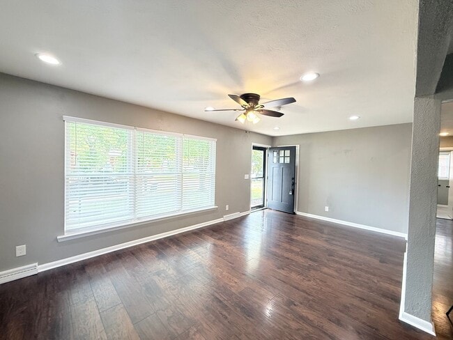 Foto del edificio - 667 Parkwood Dr