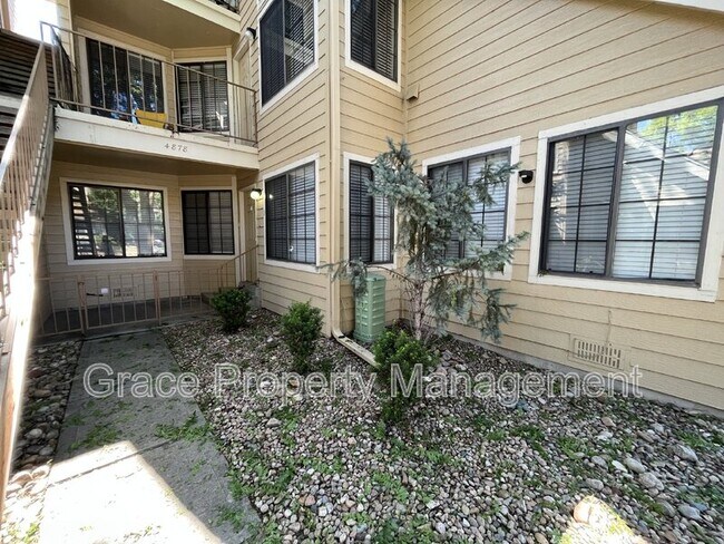 Foto del edificio - 4878 E Kentucky Dr