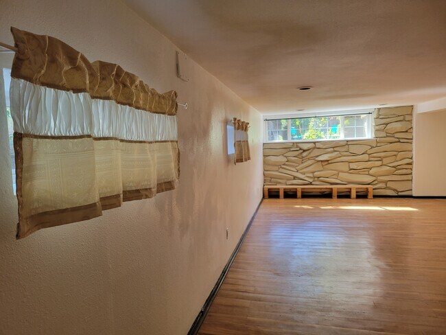 Foto del edificio - 5032 35th Ave SW