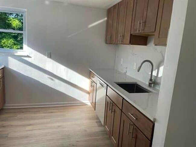 Foto del edificio - 6821 Shannon Rd