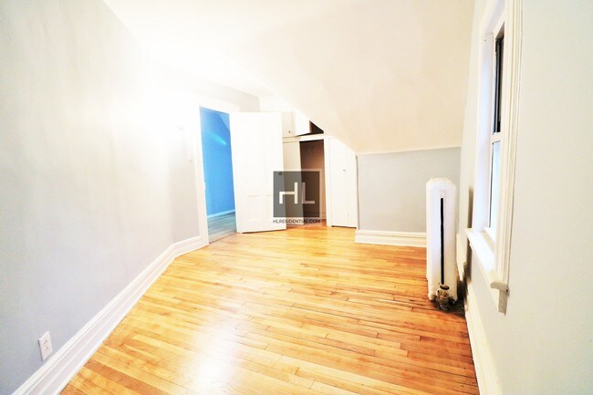 Building Photo - EAST 7 STREET