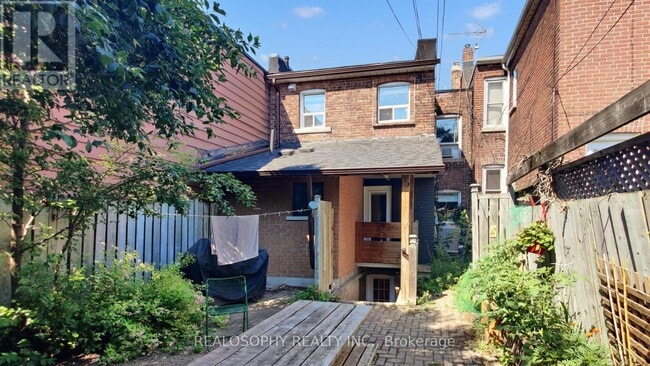 Building Photo - 449a Brock Ave