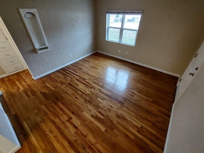 Living Room - 1114 Madison St