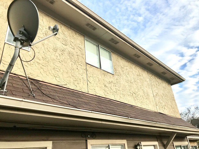 Foto del edificio - 8022 Sands Point Dr