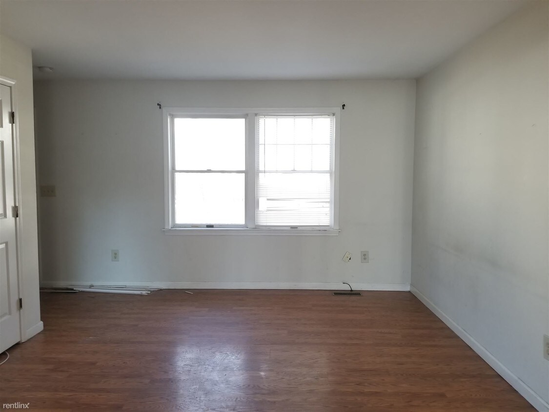 Primary Photo - 3 br, 2 bath Apartment - 7 Chamberlain Pl 5
