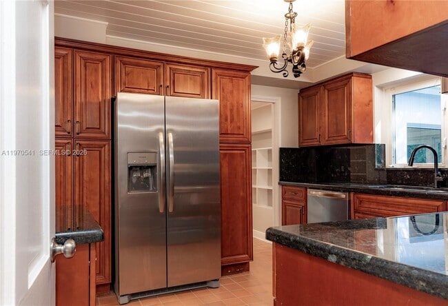 Building Photo - 1350 Mendavia Ave