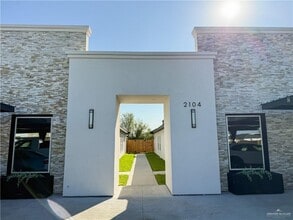 Building Photo - 15 Cassandra St