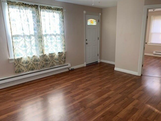 Building Photo - Cute and Cozy Newly Remodeled