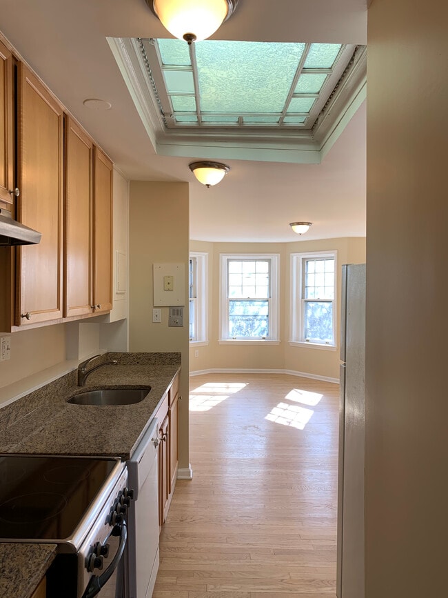 Building Photo - 118 3rd St NE