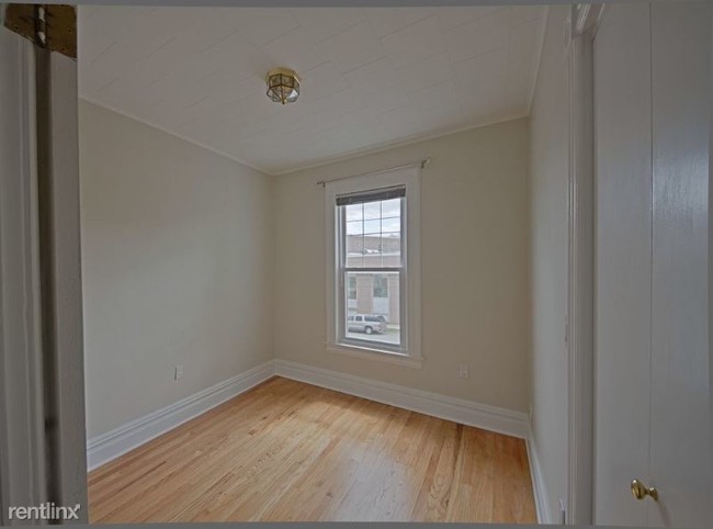 Building Photo - 162 Chestnut St