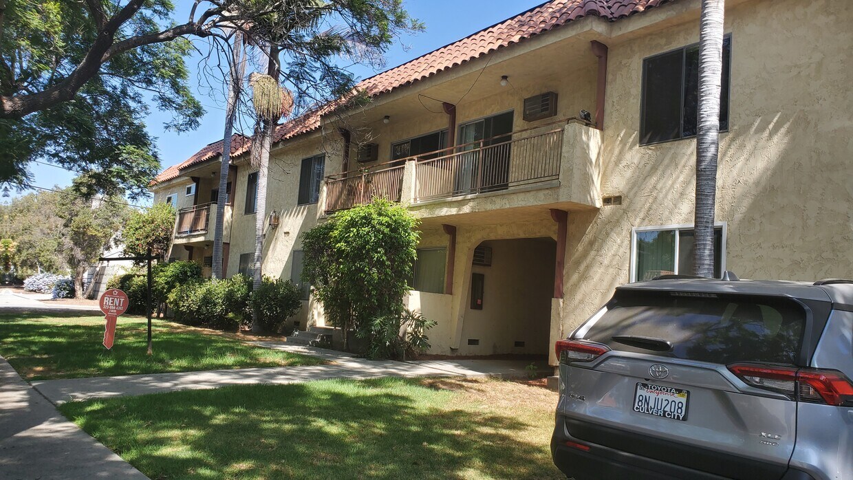front - 3840 Inglewood Blvd