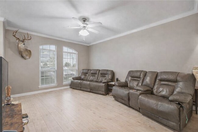 Foto del edificio - August 2026 Pre-Lease 4 bed Lakeridge - NO CARPET!