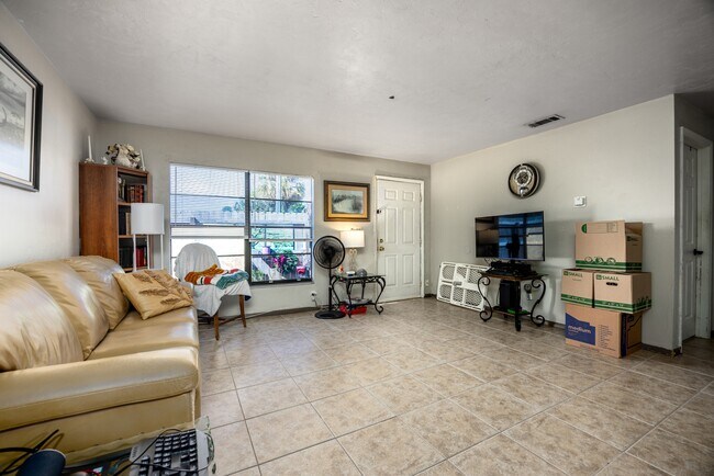 Foto del edificio - 2321 SW 31st Pl