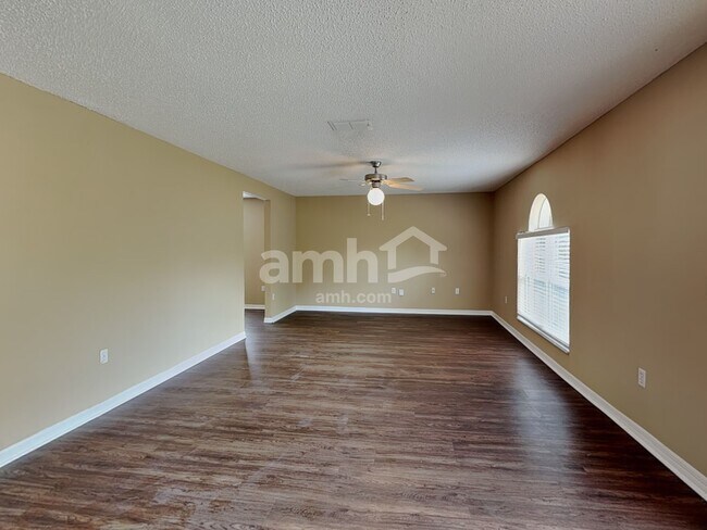 Building Photo - 16452 Corner Lake Dr