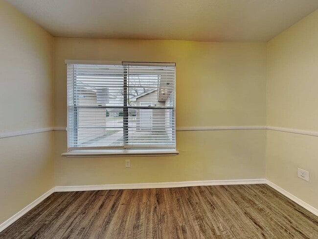 Building Photo - 14234 Montaigne Dr