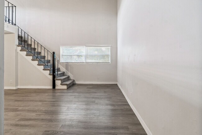 Foto del edificio - Courtyard Apartments