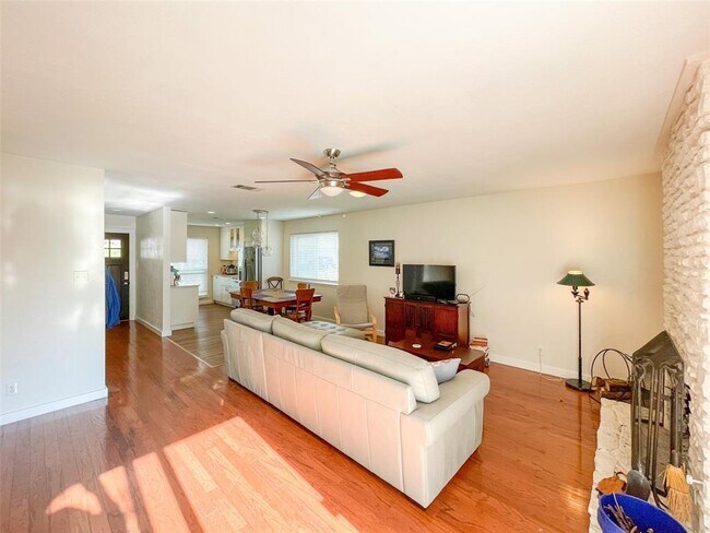 Foto del edificio - 909 Red Cliff Dr