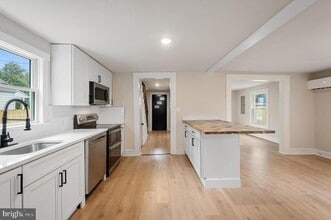 Building Photo - 553 Highland Ave