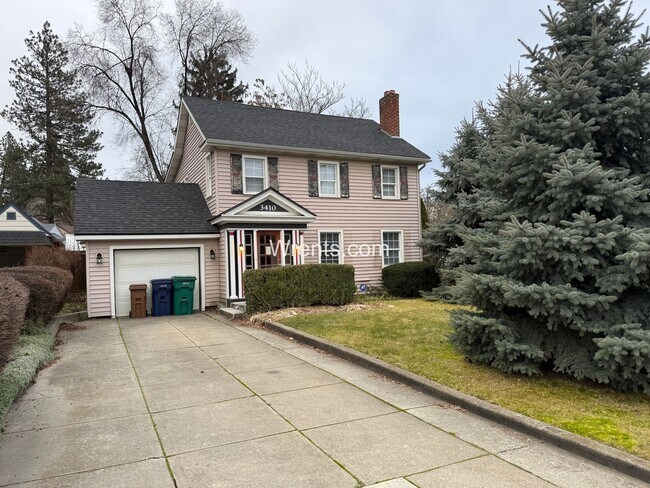 Foto del edificio - Beautiful 3 bed 2 bath updated home! Half off first months rent!