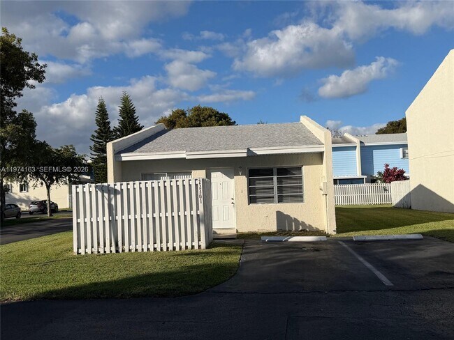 Foto del edificio - 22301 SW 103rd Ave