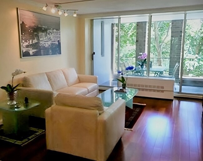 Foto del edificio - 33 Pond Ave