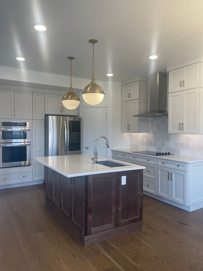 Building Photo - Gorgeous 3 Bedroom Townhome in Farmington!!