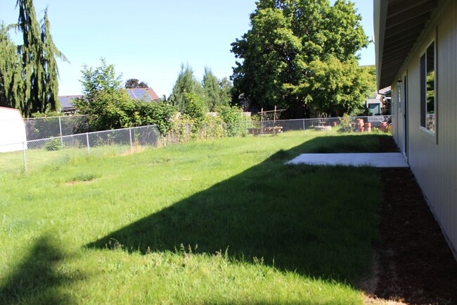 Building Photo - Single Family Home