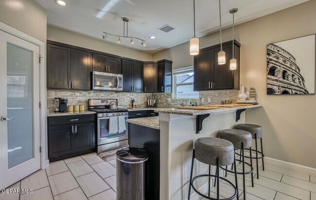 Building Photo - 14700 Harry Flournoy Ave