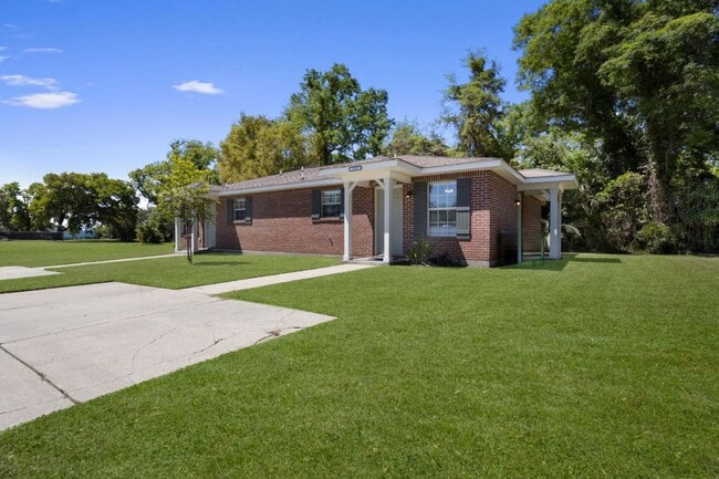 Building Photo - Gulfport Duplex