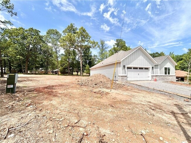 Building Photo - 8 Kirkdouglas Ln