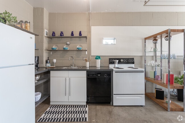 Studio, 1BA - 440 SF - One North Fifth