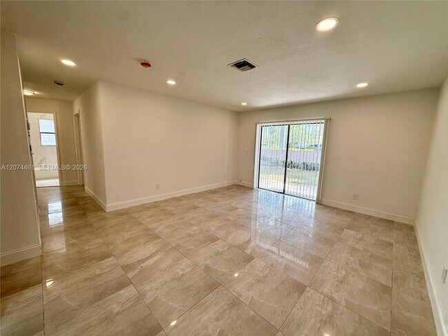 Foto del edificio - 3700 NW 116th Terrace