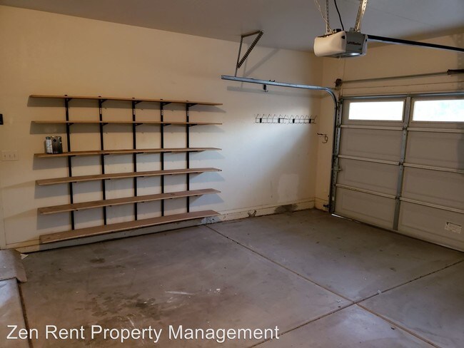 Building Photo - 3 br, 2 bath House - 3971 E. Esplanade Ave