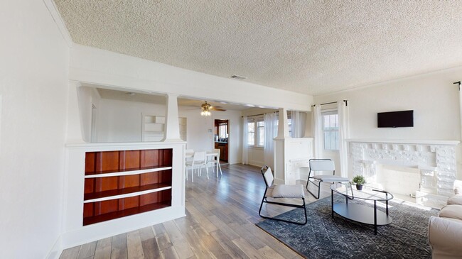 Building Photo - 3423 W 58th Plz