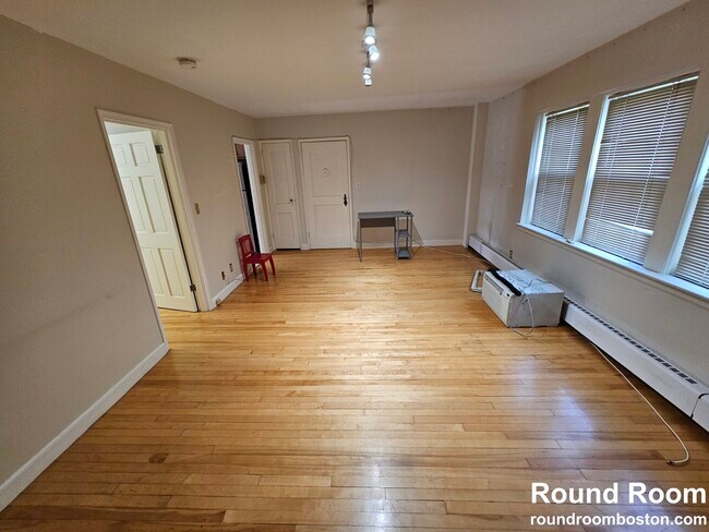 livingroom - 84 Boylston St