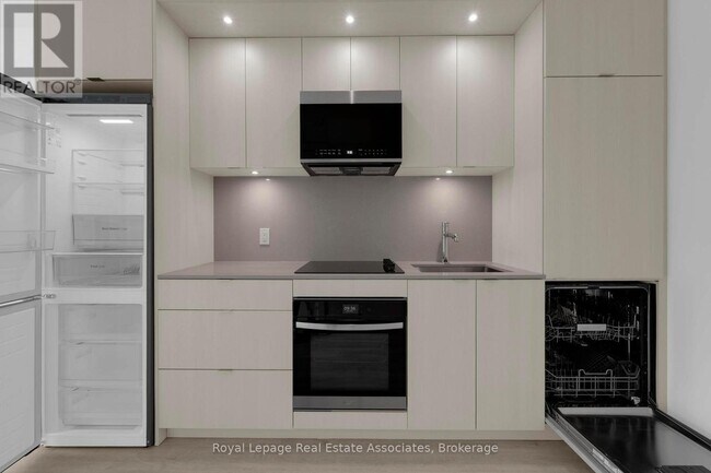 Photo du bâtiment - 60 Central Park Roadway