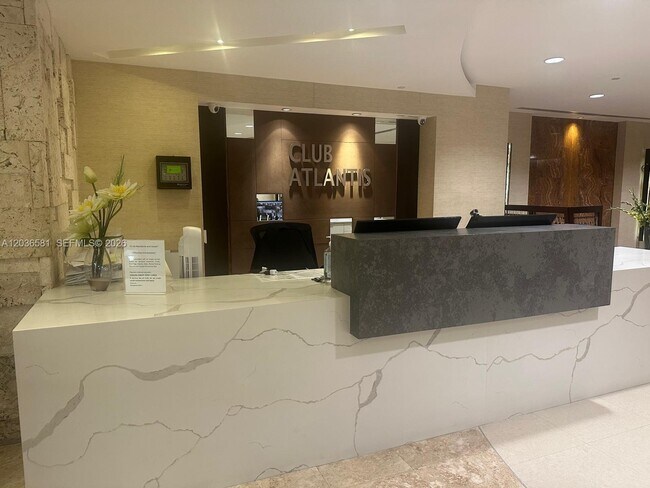 Foto del edificio - 2555 Collins Ave