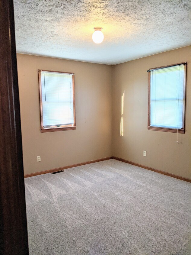 Building Photo - 1572 OH-89