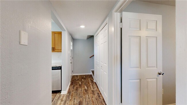 Foto del edificio - 1325 Airline Dr