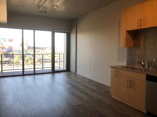Foto del edificio - 353 E Bonneville Ave