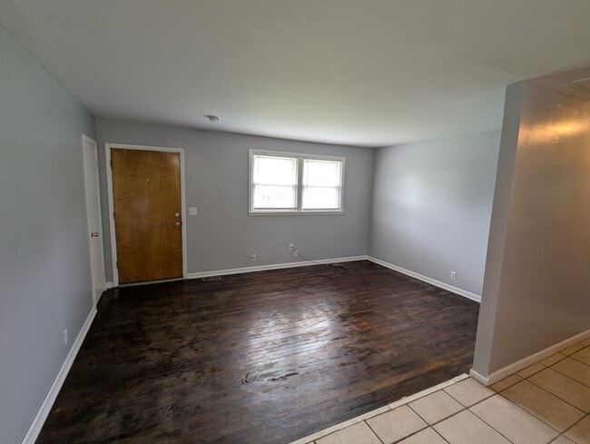 Building Photo - 620A Claridge Dr