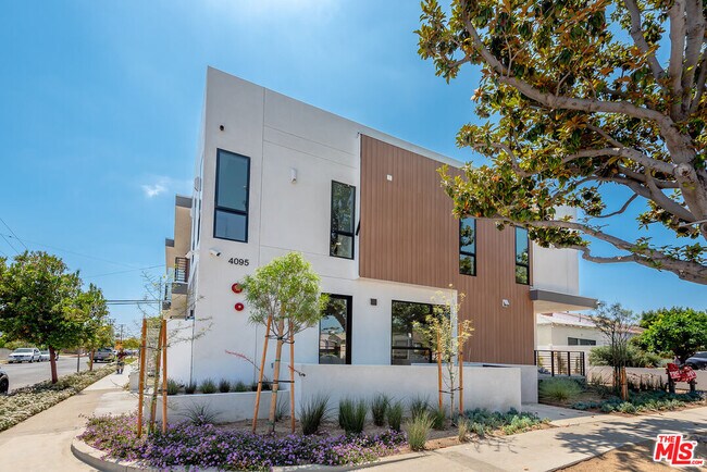 Foto del edificio - 4095 Sawtelle Blvd
