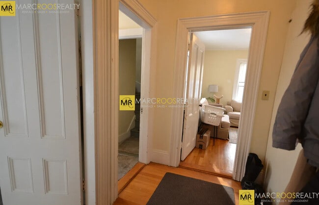 Foto del edificio - 124 Academy Hill Rd