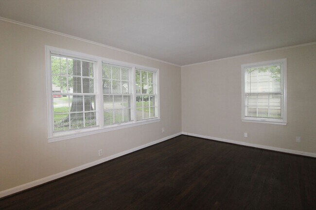 Building Photo - June FREE On This Updated 1 Bedroom 1 Bath Duplex in Navy Hill Area in Olathe